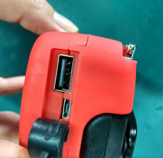 Solar hand crank USB charging radio flashlight - AELYOS